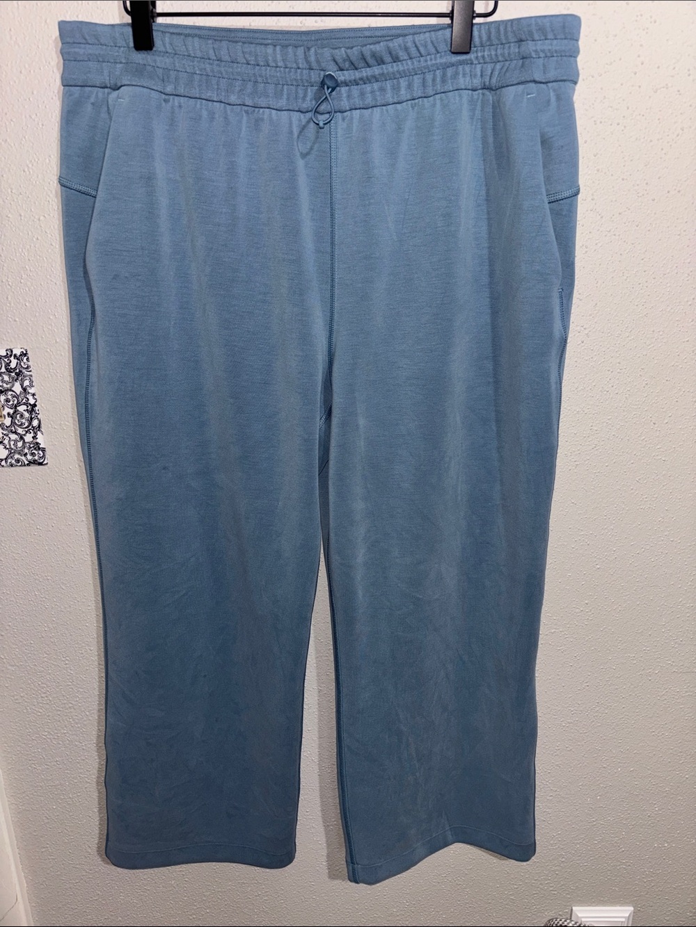 lululemon athletica - Mid-rise Wide-Leg Softstreme cropped Pants (size 14)